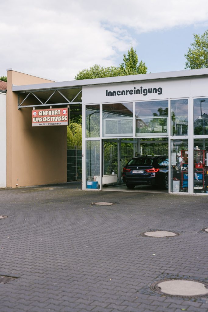 Arikan Lackierung & Unfallinstandsetzung / Wash-Point in Nauheim - Einfahrt Waschstraße